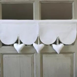 cantonniere coeurs suspendus blanche