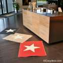 Tapis Plastique Etoile Taupe et Blanc réversible de la Marque Pappelina.