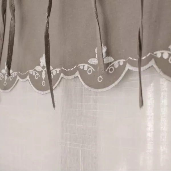 Brise bise broderie grise Charme